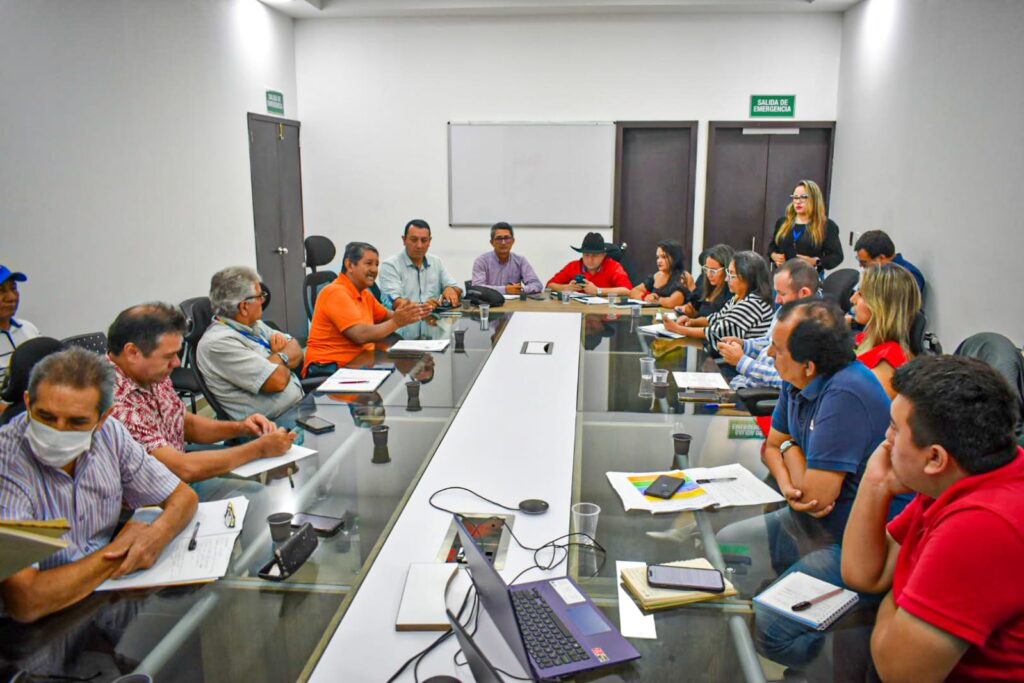 Funcionarios, ciudadanía, y lideres de diferentes sectores soñando al departamento.